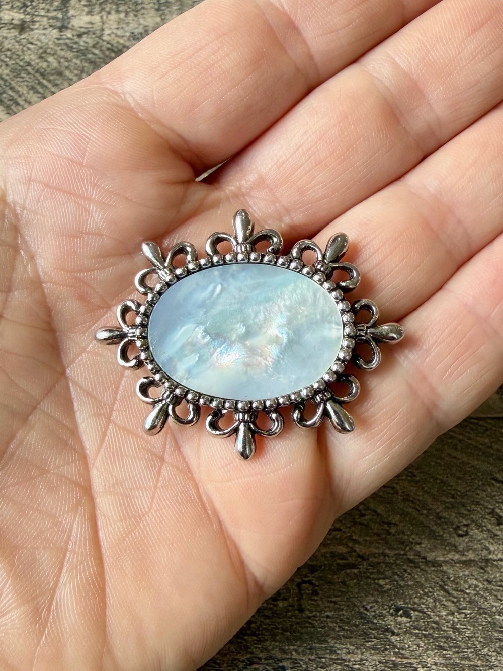 Sarah Coventry "Magic Mirror" Mother of Pearl Oval Brooch